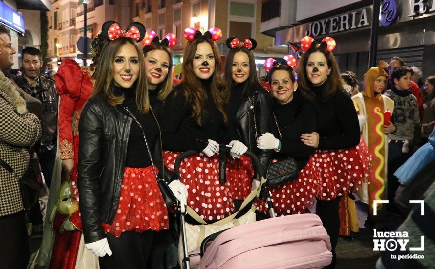 GALERÍA: Cientos de personas llenan de color y alegría el centro de la ciudad con el Pasacalles del Carnaval