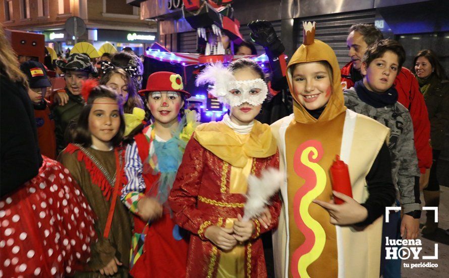 GALERÍA: Cientos de personas llenan de color y alegría el centro de la ciudad con el Pasacalles del Carnaval