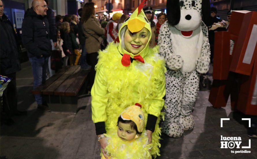 GALERÍA: Cientos de personas llenan de color y alegría el centro de la ciudad con el Pasacalles del Carnaval