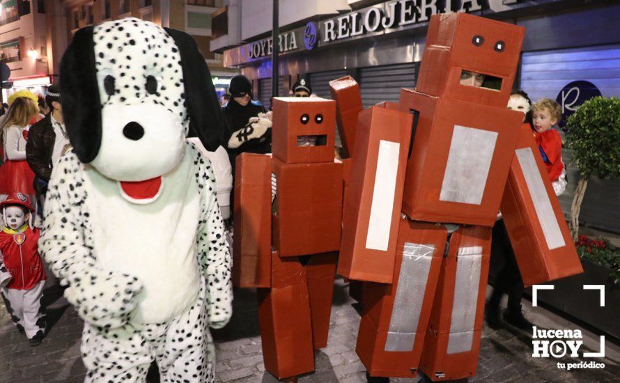 GALERÍA: Cientos de personas llenan de color y alegría el centro de la ciudad con el Pasacalles del Carnaval GALERÍA: Cientos de personas llenan de color y alegría el centro de la ciudad con el Pasacalles del Carnaval