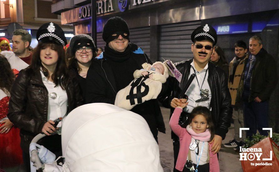 GALERÍA: Cientos de personas llenan de color y alegría el centro de la ciudad con el Pasacalles del Carnaval