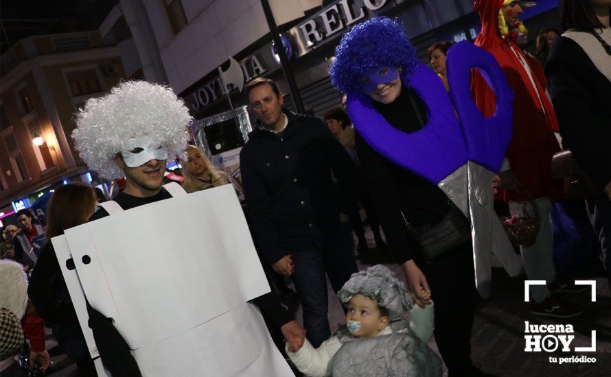 GALERÍA: Cientos de personas llenan de color y alegría el centro de la ciudad con el Pasacalles del Carnaval