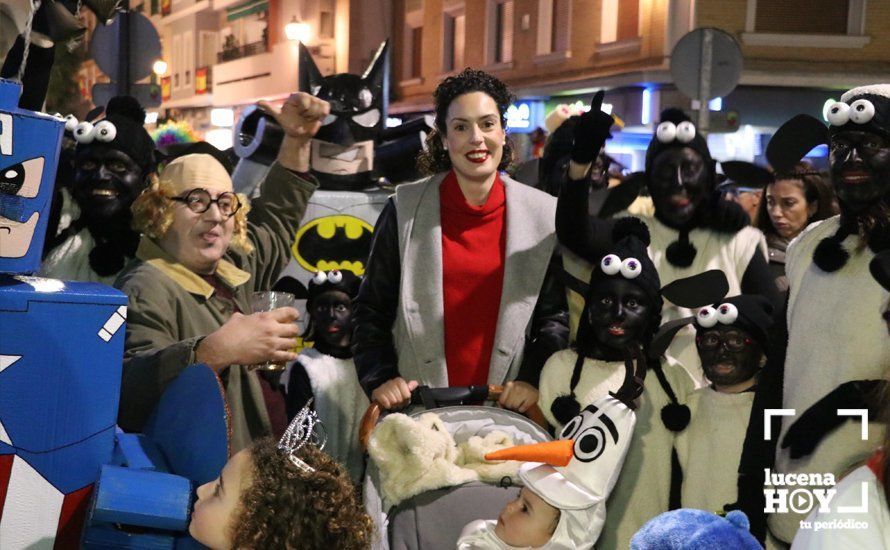 GALERÍA: Cientos de personas llenan de color y alegría el centro de la ciudad con el Pasacalles del Carnaval