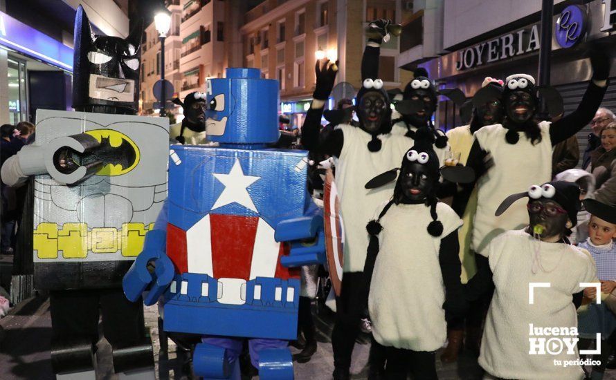 GALERÍA: Cientos de personas llenan de color y alegría el centro de la ciudad con el Pasacalles del Carnaval GALERÍA: Cientos de personas llenan de color y alegría el centro de la ciudad con el Pasacalles del Carnaval
