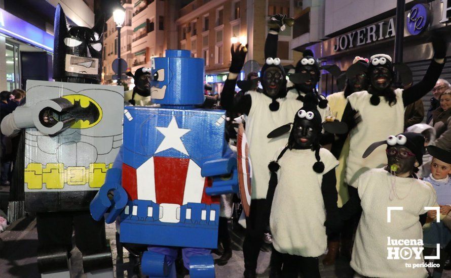 GALERÍA: Cientos de personas llenan de color y alegría el centro de la ciudad con el Pasacalles del Carnaval