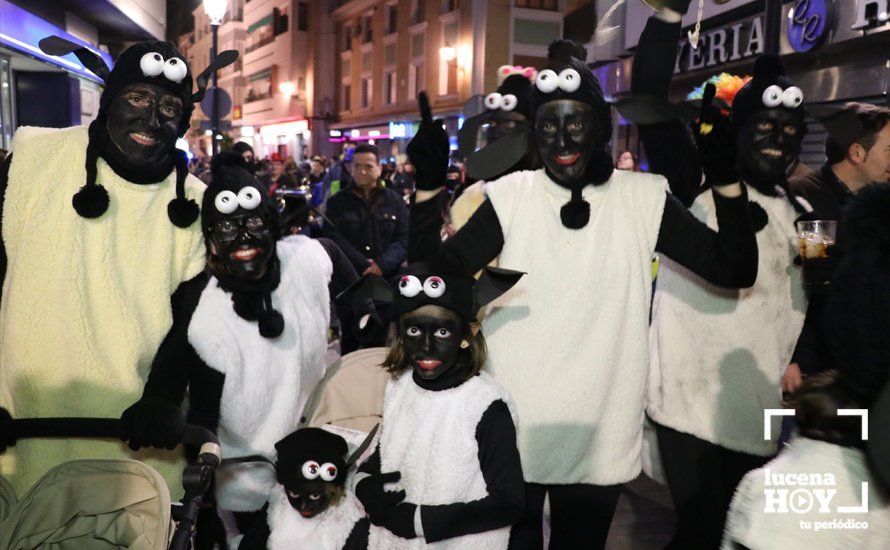 GALERÍA: Cientos de personas llenan de color y alegría el centro de la ciudad con el Pasacalles del Carnaval