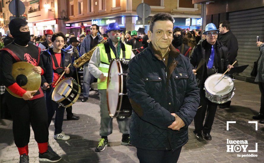 GALERÍA: Cientos de personas llenan de color y alegría el centro de la ciudad con el Pasacalles del Carnaval