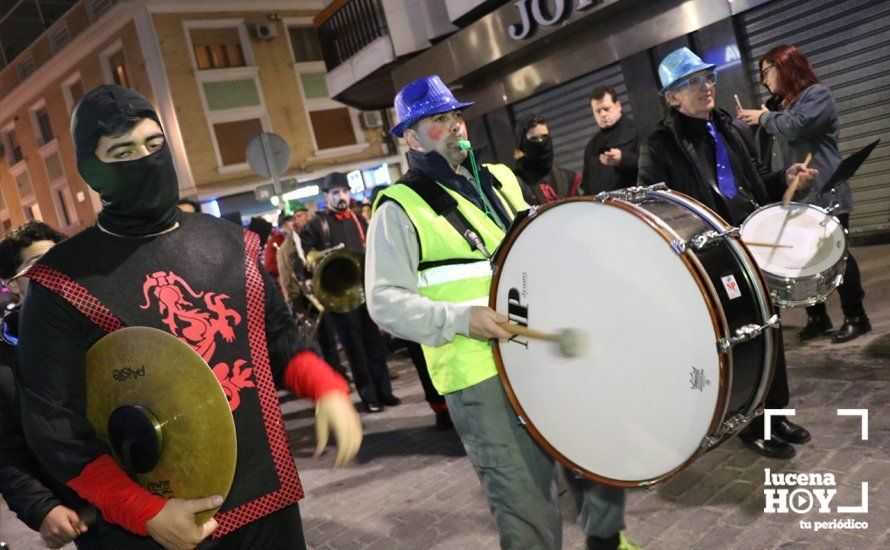 GALERÍA: Cientos de personas llenan de color y alegría el centro de la ciudad con el Pasacalles del Carnaval GALERÍA: Cientos de personas llenan de color y alegría el centro de la ciudad con el Pasacalles del Carnaval