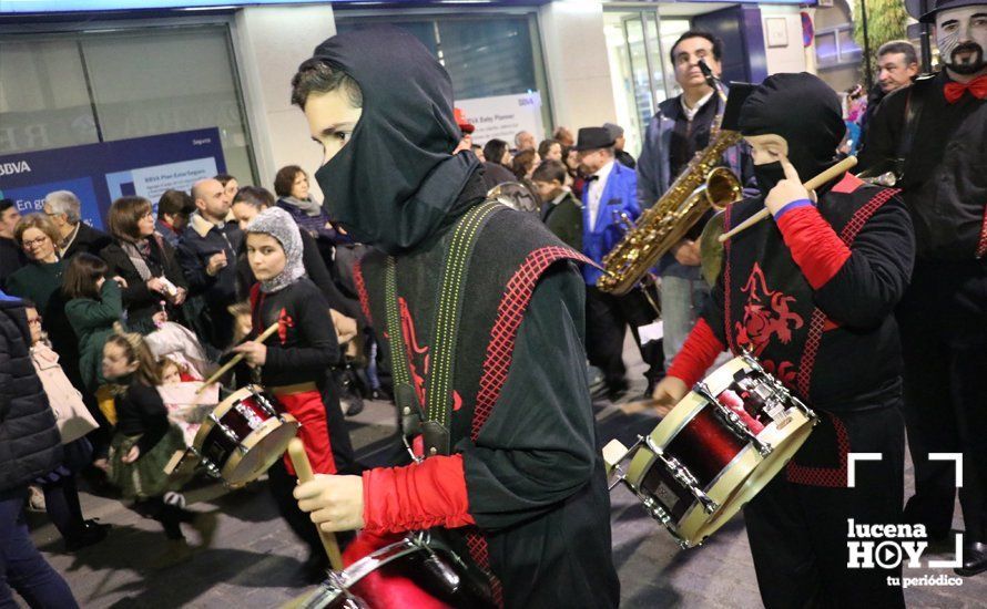 GALERÍA: Cientos de personas llenan de color y alegría el centro de la ciudad con el Pasacalles del Carnaval