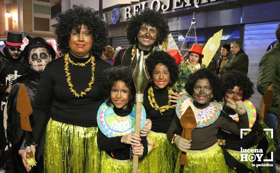 GALERÍA: Cientos de personas llenan de color y alegría el centro de la ciudad con el Pasacalles del Carnaval