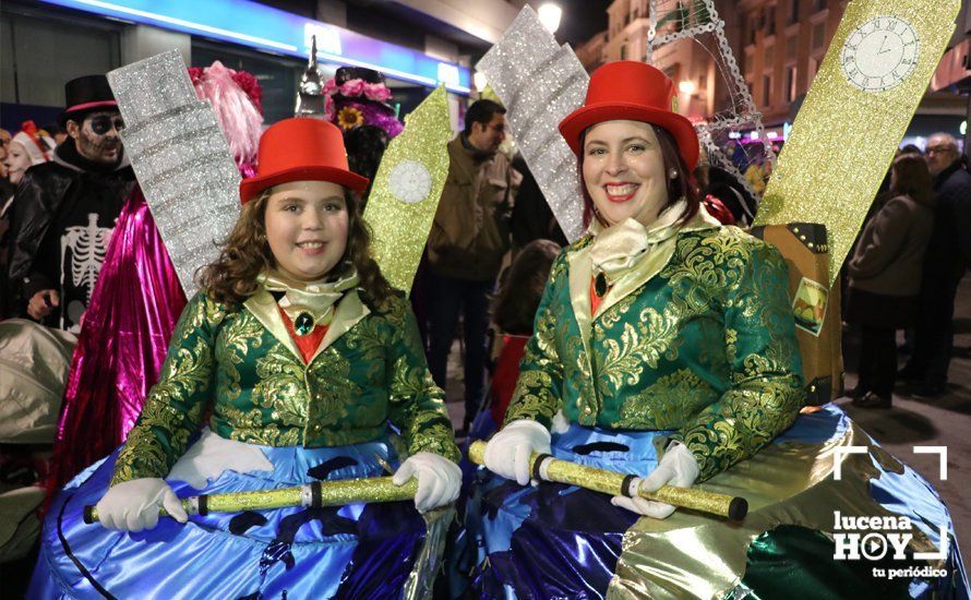 GALERÍA: Cientos de personas llenan de color y alegría el centro de la ciudad con el Pasacalles del Carnaval