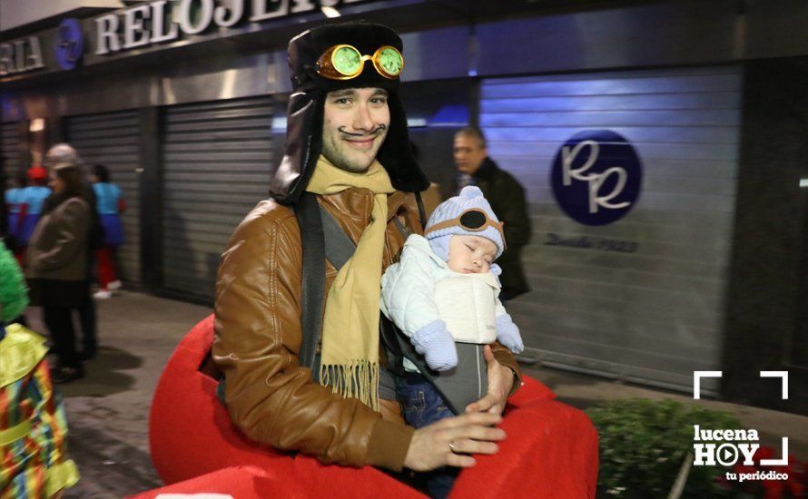 GALERÍA: Cientos de personas llenan de color y alegría el centro de la ciudad con el Pasacalles del Carnaval