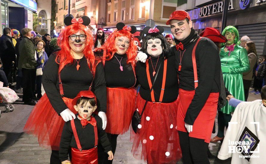 GALERÍA: Cientos de personas llenan de color y alegría el centro de la ciudad con el Pasacalles del Carnaval