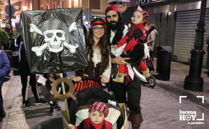 GALERÍA: Cientos de personas llenan de color y alegría el centro de la ciudad con el Pasacalles del Carnaval GALERÍA: Cientos de personas llenan de color y alegría el centro de la ciudad con el Pasacalles del Carnaval