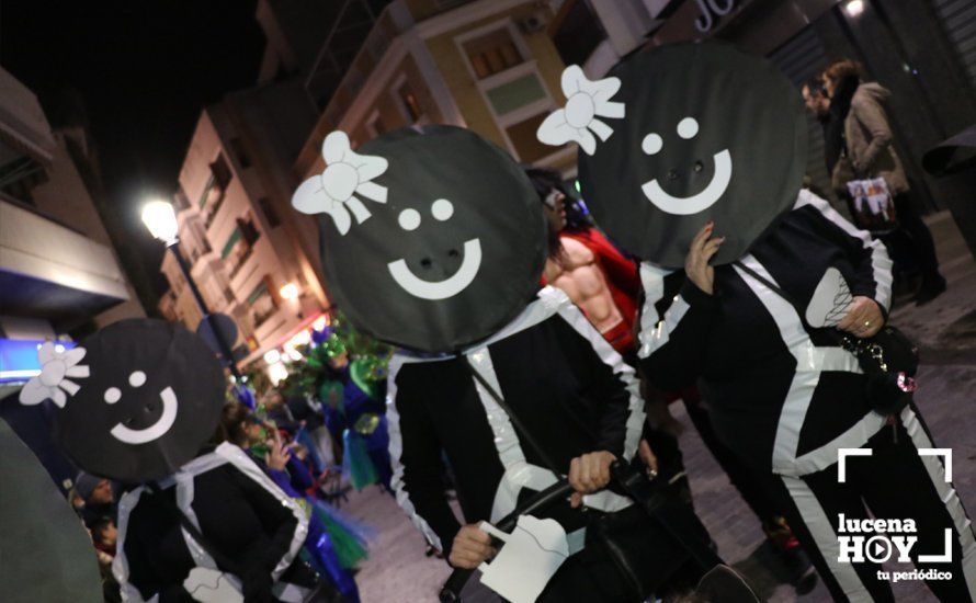 GALERÍA: Cientos de personas llenan de color y alegría el centro de la ciudad con el Pasacalles del Carnaval