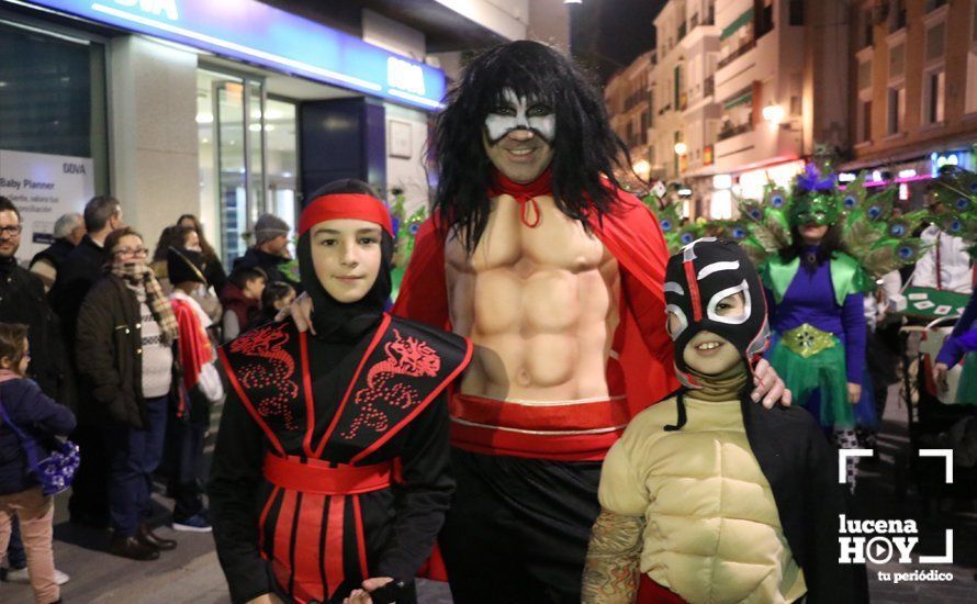 GALERÍA: Cientos de personas llenan de color y alegría el centro de la ciudad con el Pasacalles del Carnaval GALERÍA: Cientos de personas llenan de color y alegría el centro de la ciudad con el Pasacalles del Carnaval
