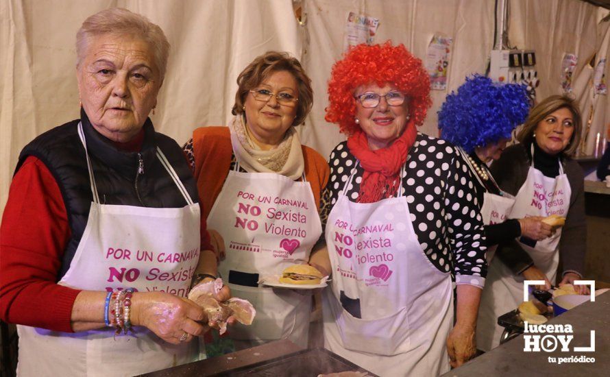 GALERÍA: Cientos de personas llenan de color y alegría el centro de la ciudad con el Pasacalles del Carnaval GALERÍA: Cientos de personas llenan de color y alegría el centro de la ciudad con el Pasacalles del Carnaval