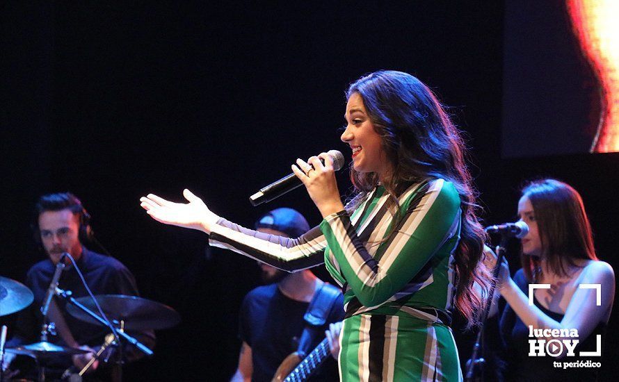 GALERÍA: La cantante jerezana "Marina" conquista al público en un abarrotado Palacio Erisana en su concierto del Día de Andalucía GALERÍA: La cantante jerezana "Marina" conquista al público en un abarrotado Palacio Erisana en su concierto del Día de Andalucía