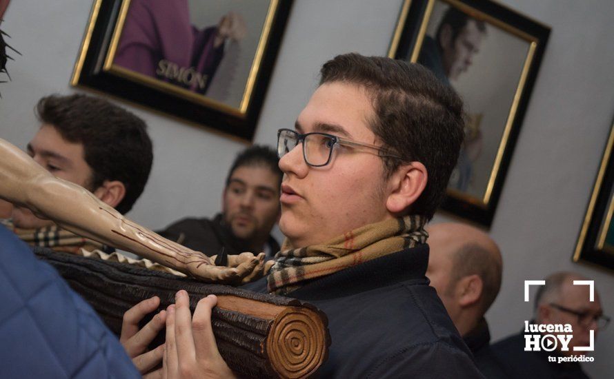 GALERÍA: El recogimiento preside el solemne Vía Crucis del Cristo del Perdón en el Santuario de Aras