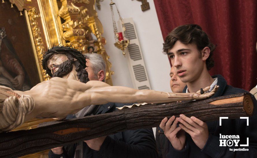 GALERÍA: El recogimiento preside el solemne Vía Crucis del Cristo del Perdón en el Santuario de Aras