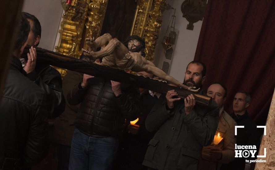 GALERÍA: El recogimiento preside el solemne Vía Crucis del Cristo del Perdón en el Santuario de Aras