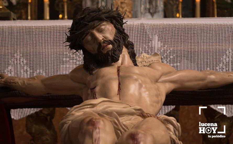 GALERÍA: El recogimiento preside el solemne Vía Crucis del Cristo del Perdón en el Santuario de Aras