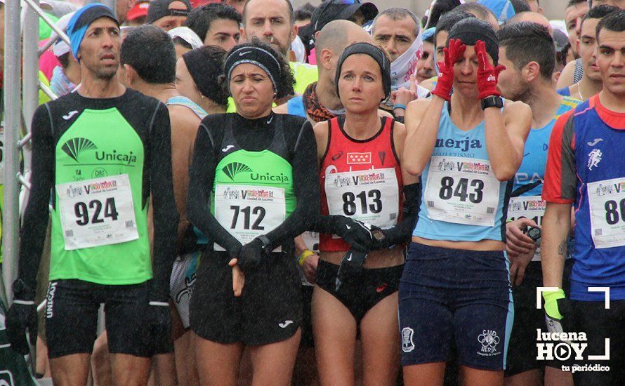 GALERÍA: Mounir Elouardi y Nazha Machrouh repiten reinado bajo el diluvio en la Media Maraton de Lucena