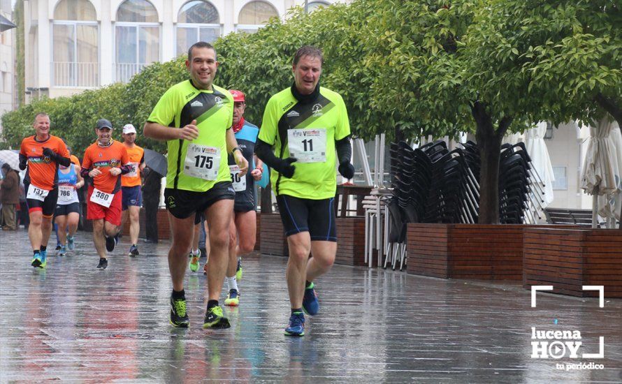 GALERÍA: Mounir Elouardi y Nazha Machrouh repiten reinado bajo el diluvio en la Media Maraton de Lucena