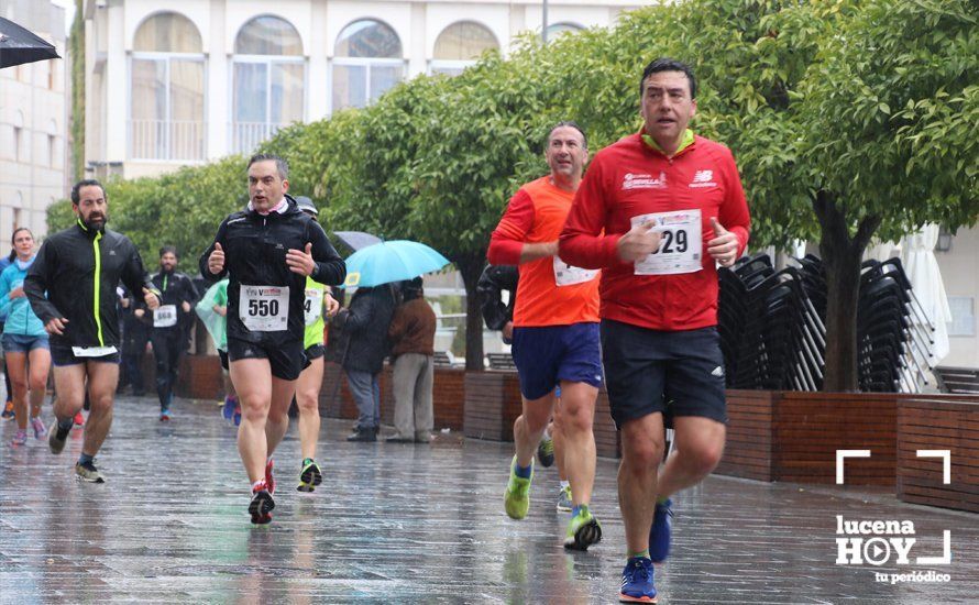 GALERÍA: Mounir Elouardi y Nazha Machrouh repiten reinado bajo el diluvio en la Media Maraton de Lucena