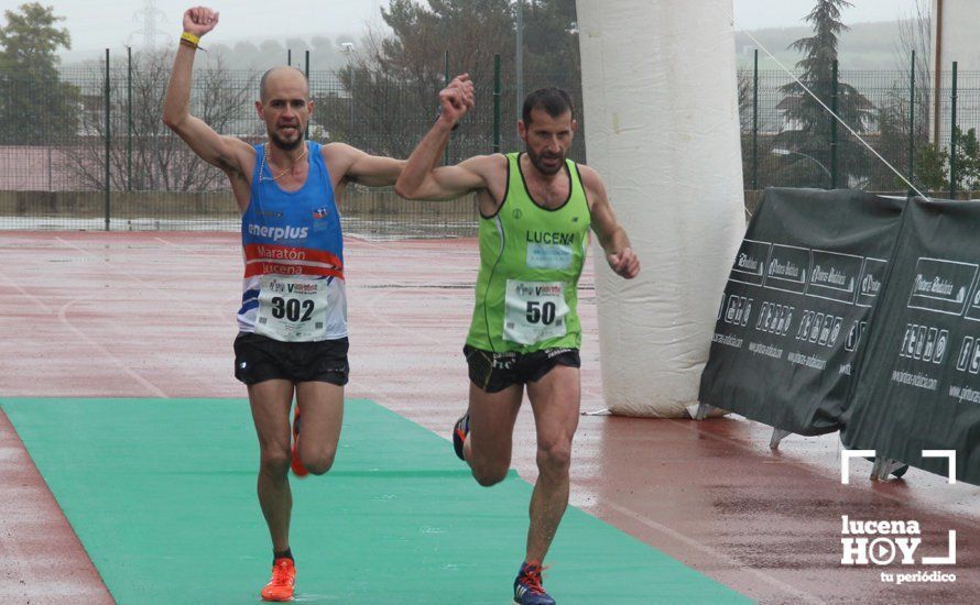 GALERÍA: Mounir Elouardi y Nazha Machrouh repiten reinado bajo el diluvio en la Media Maraton de Lucena