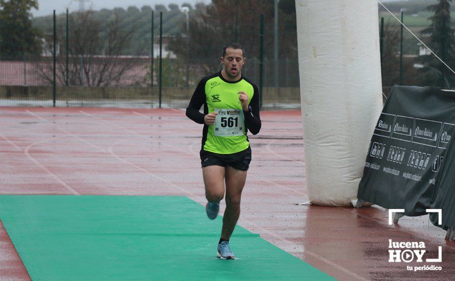 GALERÍA: Mounir Elouardi y Nazha Machrouh repiten reinado bajo el diluvio en la Media Maraton de Lucena