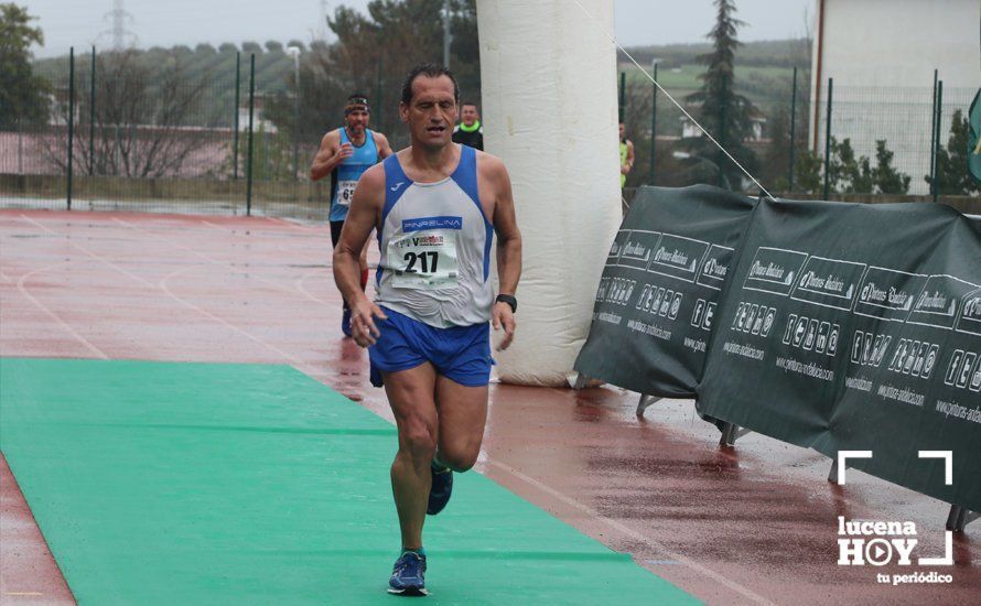 GALERÍA: Mounir Elouardi y Nazha Machrouh repiten reinado bajo el diluvio en la Media Maraton de Lucena