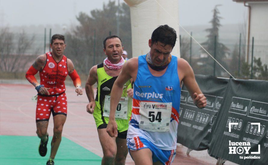 GALERÍA: Mounir Elouardi y Nazha Machrouh repiten reinado bajo el diluvio en la Media Maraton de Lucena