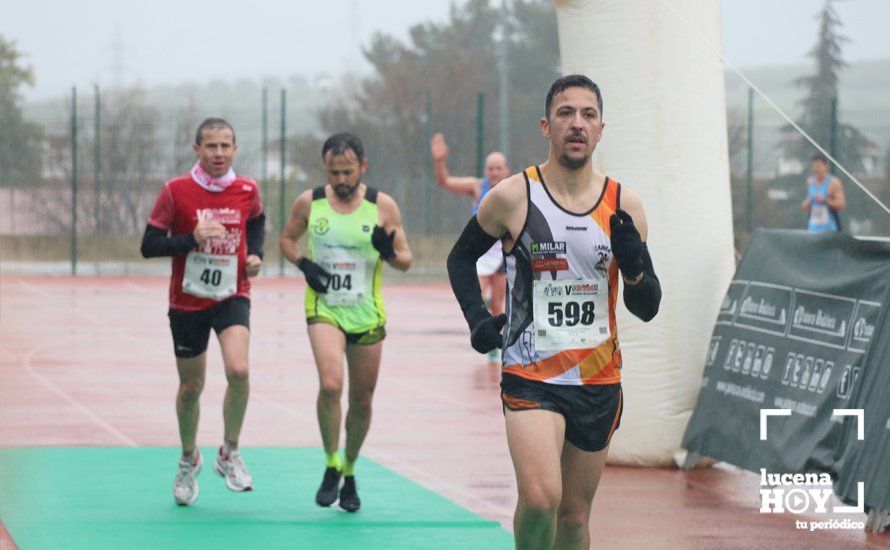 GALERÍA: Mounir Elouardi y Nazha Machrouh repiten reinado bajo el diluvio en la Media Maraton de Lucena