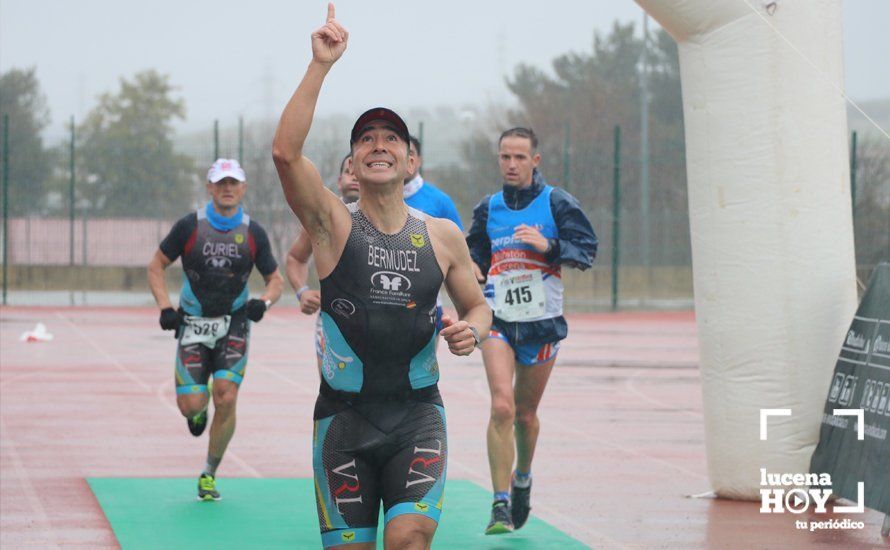 GALERÍA: Mounir Elouardi y Nazha Machrouh repiten reinado bajo el diluvio en la Media Maraton de Lucena