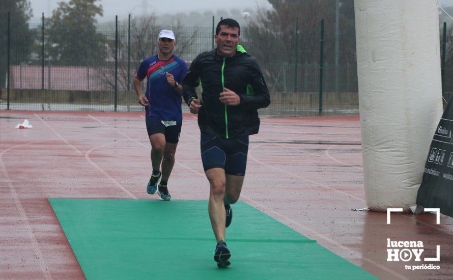 GALERÍA: Mounir Elouardi y Nazha Machrouh repiten reinado bajo el diluvio en la Media Maraton de Lucena