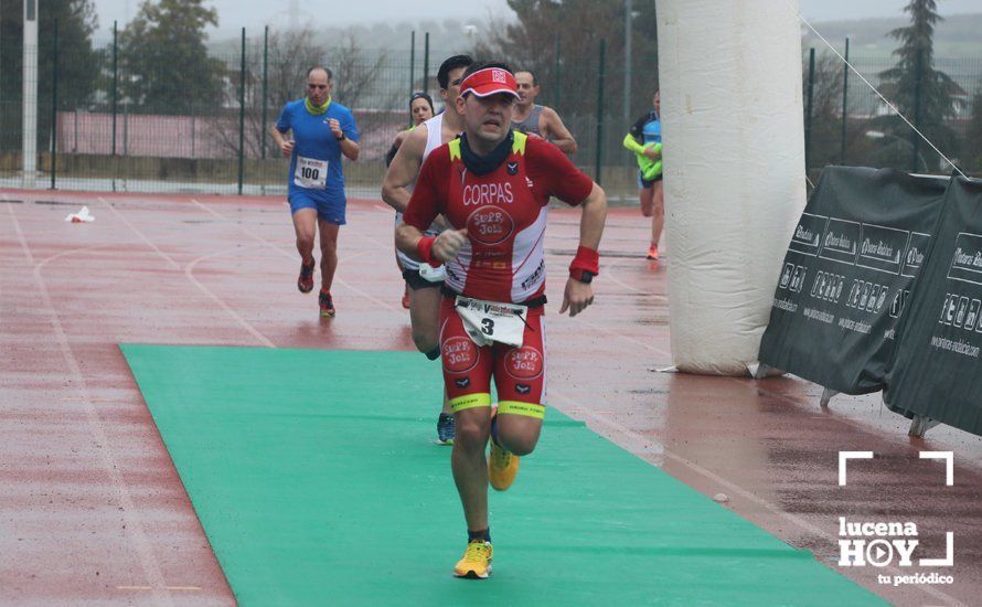 GALERÍA: Mounir Elouardi y Nazha Machrouh repiten reinado bajo el diluvio en la Media Maraton de Lucena