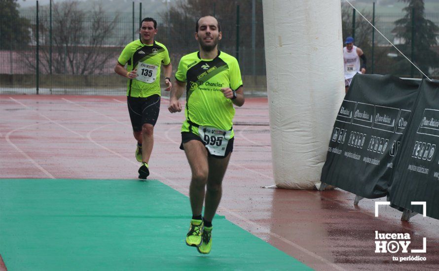 GALERÍA: Mounir Elouardi y Nazha Machrouh repiten reinado bajo el diluvio en la Media Maraton de Lucena