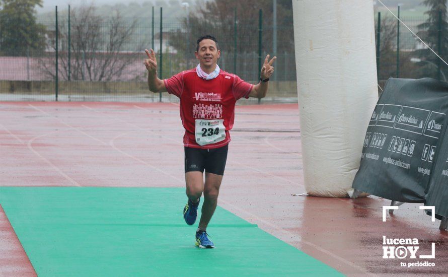 GALERÍA: Mounir Elouardi y Nazha Machrouh repiten reinado bajo el diluvio en la Media Maraton de Lucena