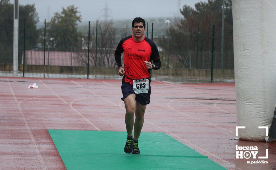 GALERÍA: Mounir Elouardi y Nazha Machrouh repiten reinado bajo el diluvio en la Media Maraton de Lucena