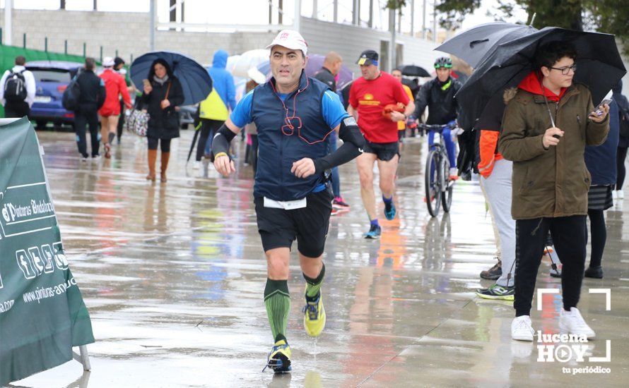 GALERÍA: Mounir Elouardi y Nazha Machrouh repiten reinado bajo el diluvio en la Media Maraton de Lucena