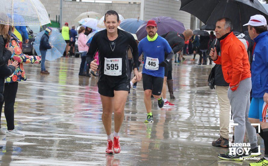 GALERÍA: Mounir Elouardi y Nazha Machrouh repiten reinado bajo el diluvio en la Media Maraton de Lucena