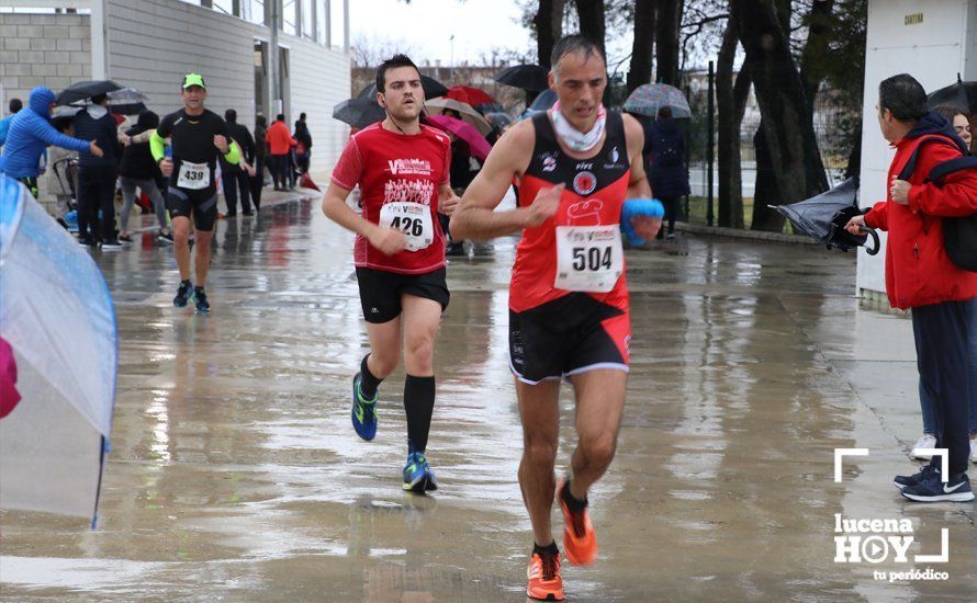 GALERÍA: Mounir Elouardi y Nazha Machrouh repiten reinado bajo el diluvio en la Media Maraton de Lucena