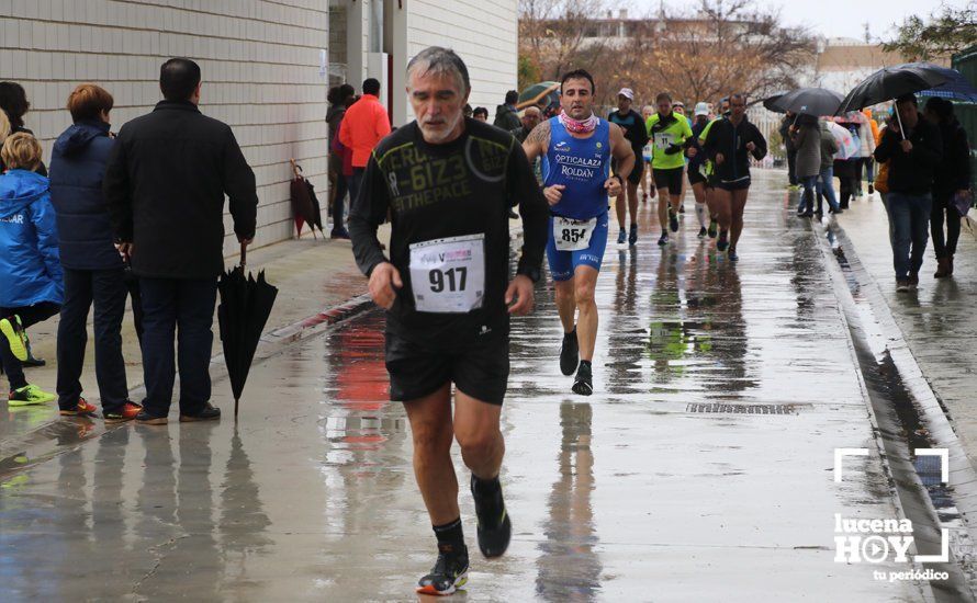 GALERÍA: Mounir Elouardi y Nazha Machrouh repiten reinado bajo el diluvio en la Media Maraton de Lucena