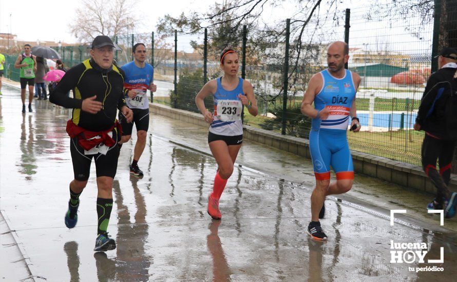 GALERÍA: Mounir Elouardi y Nazha Machrouh repiten reinado bajo el diluvio en la Media Maraton de Lucena