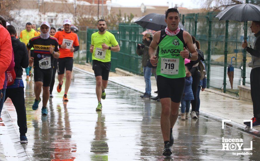 GALERÍA: Mounir Elouardi y Nazha Machrouh repiten reinado bajo el diluvio en la Media Maraton de Lucena