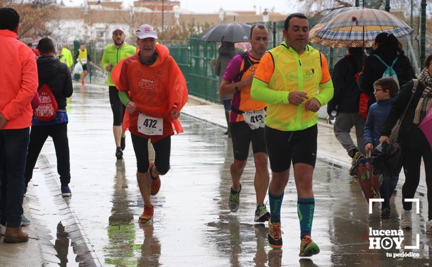 GALERÍA: Mounir Elouardi y Nazha Machrouh repiten reinado bajo el diluvio en la Media Maraton de Lucena