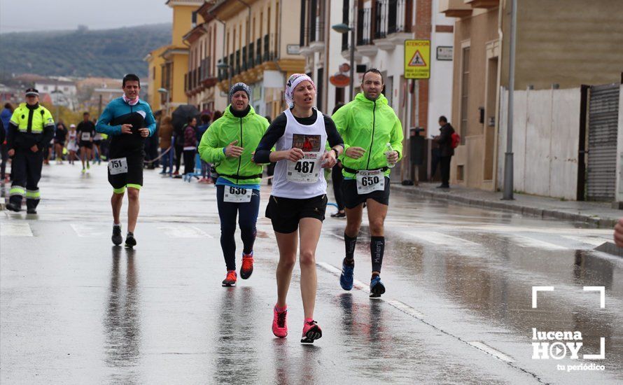 GALERÍA: Mounir Elouardi y Nazha Machrouh repiten reinado bajo el diluvio en la Media Maraton de Lucena