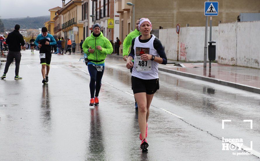 GALERÍA: Mounir Elouardi y Nazha Machrouh repiten reinado bajo el diluvio en la Media Maraton de Lucena