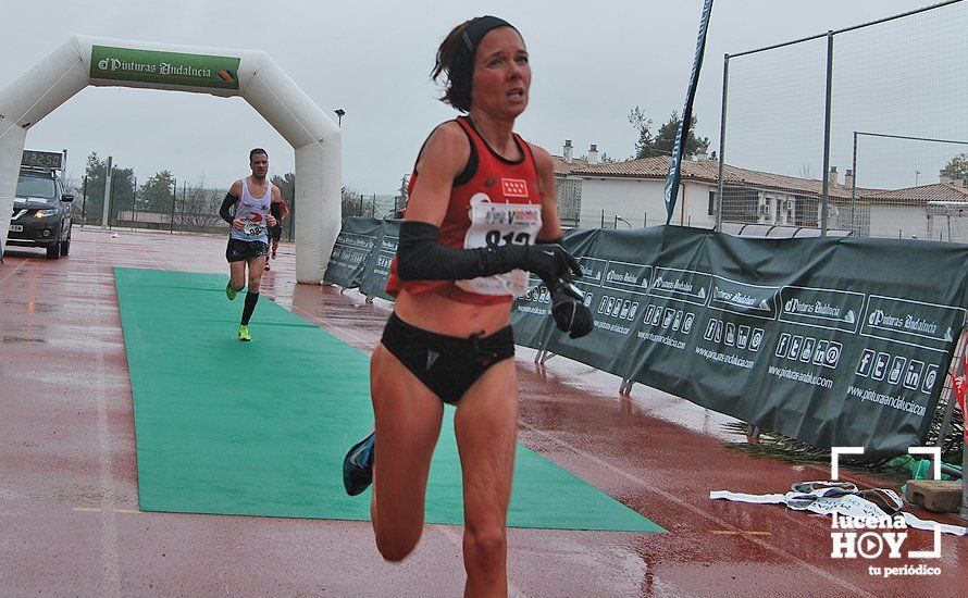 GALERÍA: Mounir Elouardi y Nazha Machrouh repiten reinado bajo el diluvio en la Media Maraton de Lucena